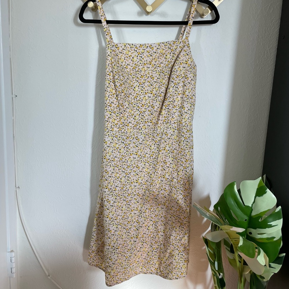 Old Navy 	
Ditsy Floral Linen-Blend Fit & Flare Cami Sundress for Women